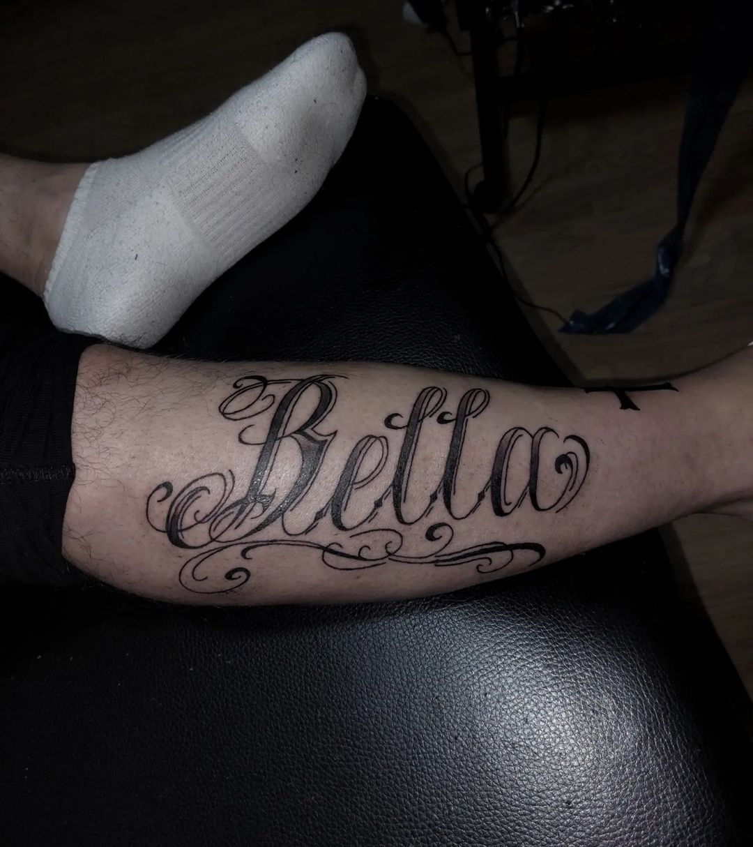 Tetovaža Bella - Lettering rad Eternal Art studio